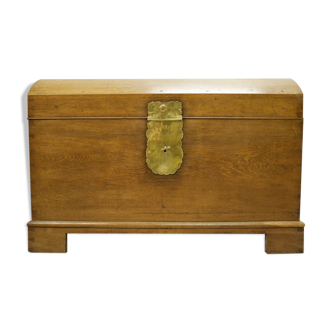 Treasure oak domed top chest