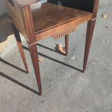 Meuble d'appoint en noyer de style louis xvi vers 1930