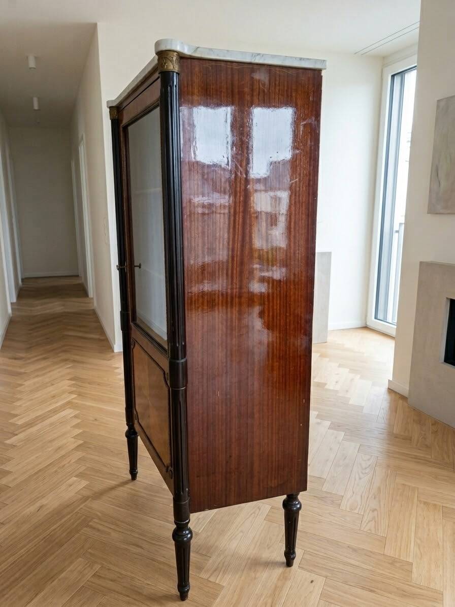 Louis XVI style cabinet/display case in very good condition.
