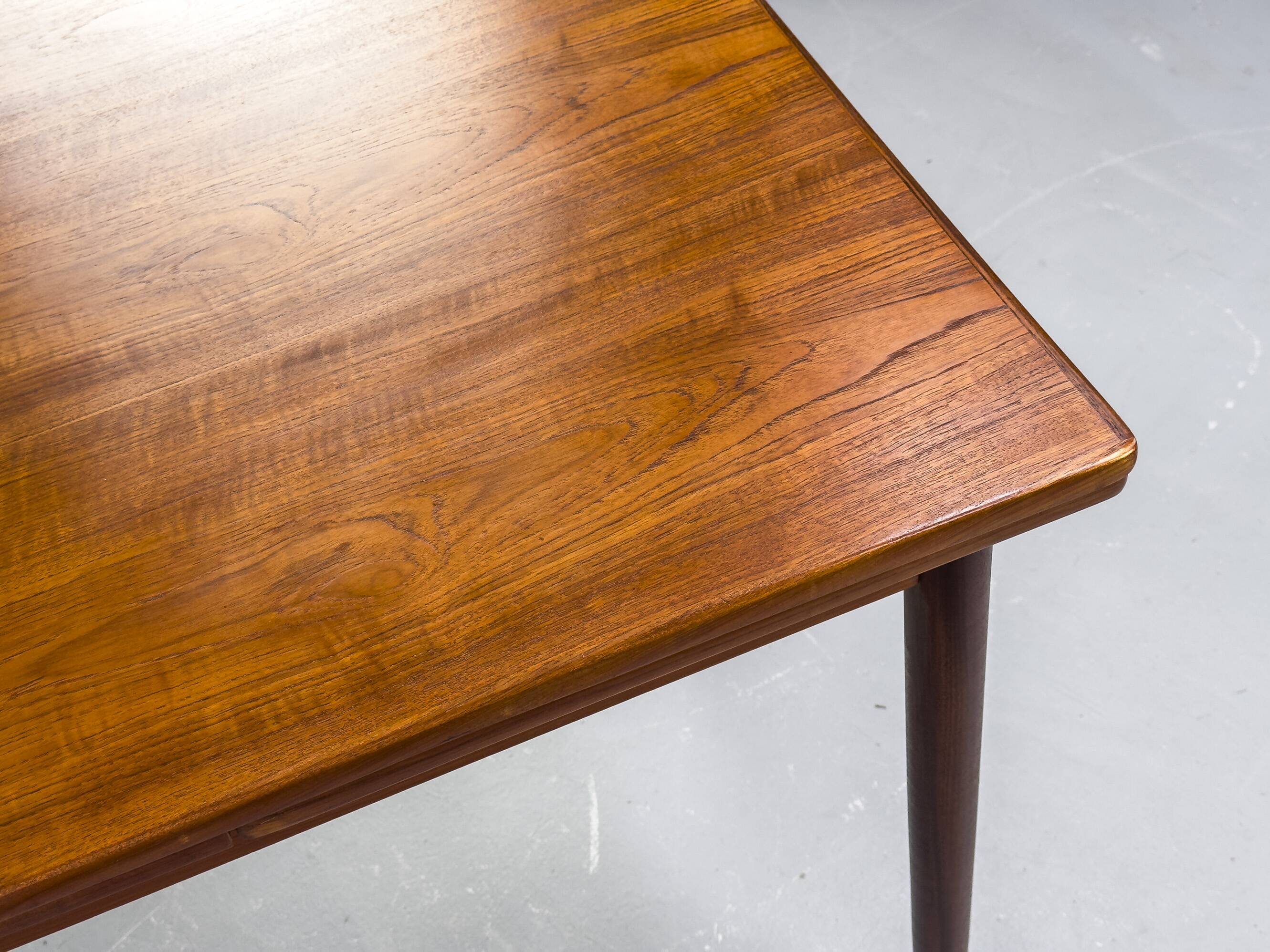 Table danoise extensible en teck, 1960