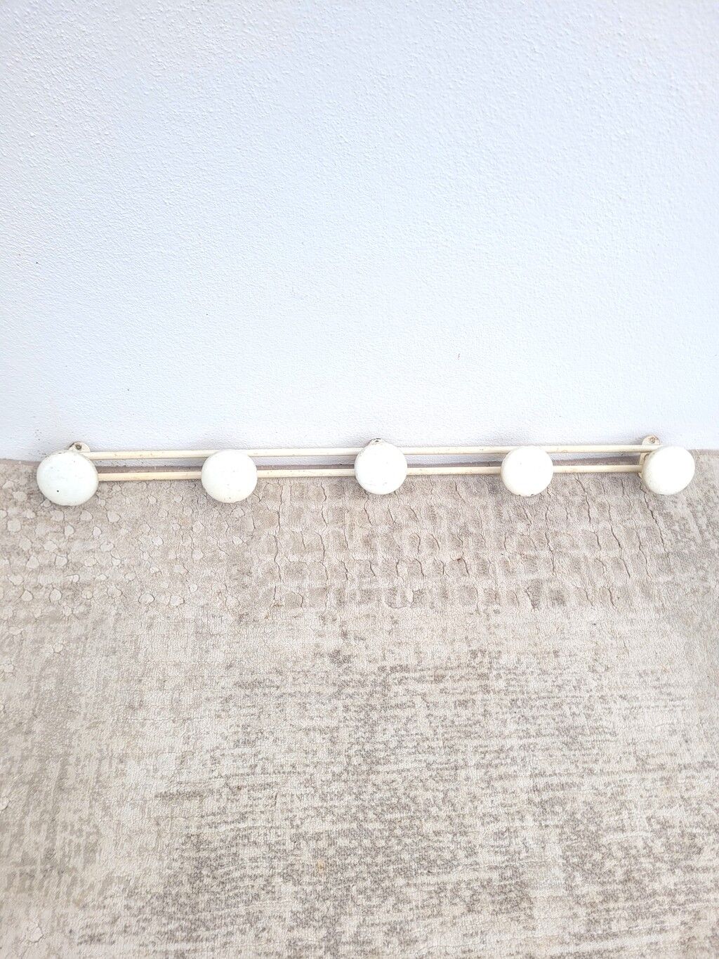 Vintage metal wall coat rack 5p cream