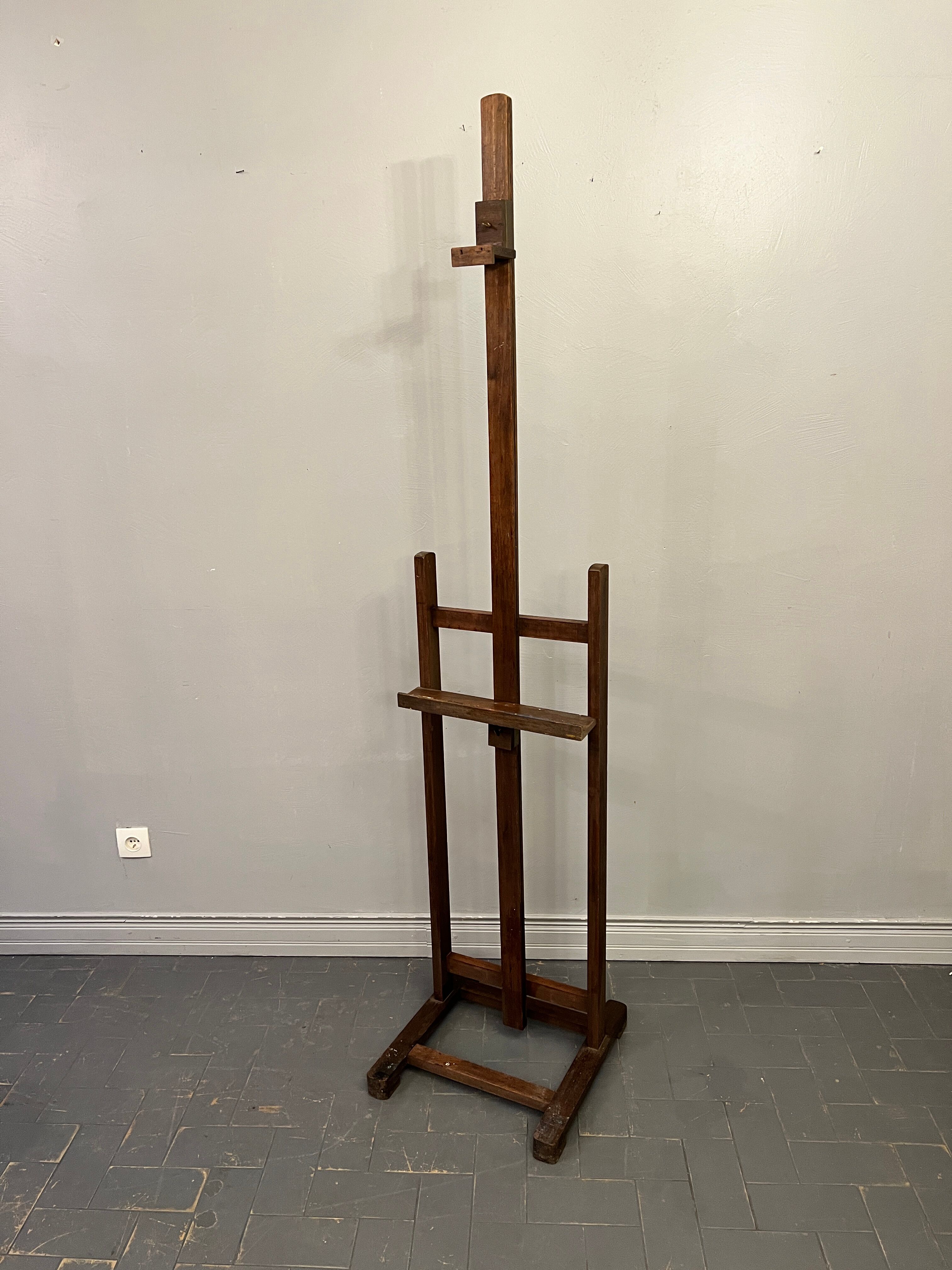 Easel of ancient painter