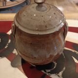 Sandstone ear pot with lid