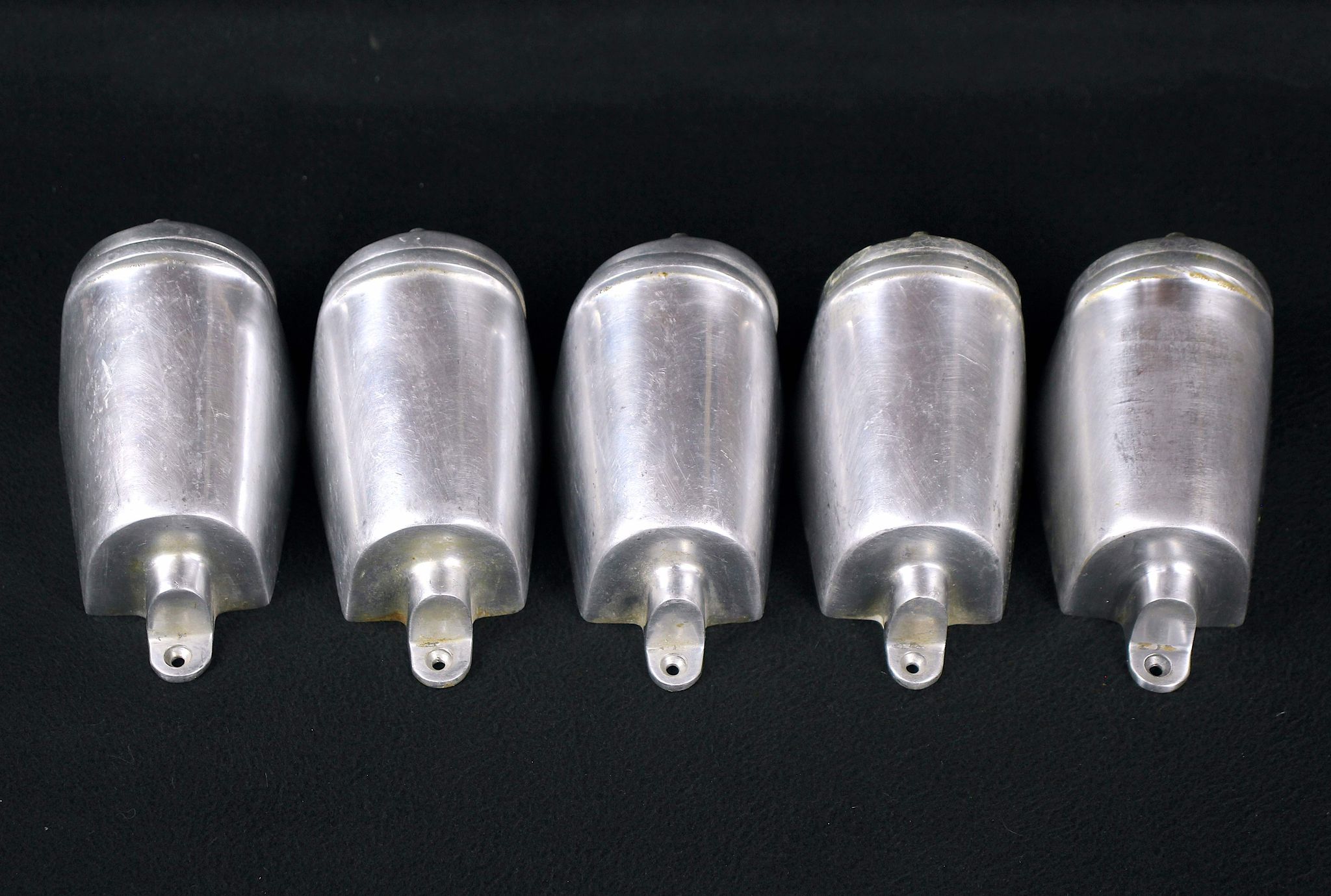 Robust aluminum wall lamp