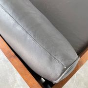 Fauteuil moderniste bois exotique et cuir