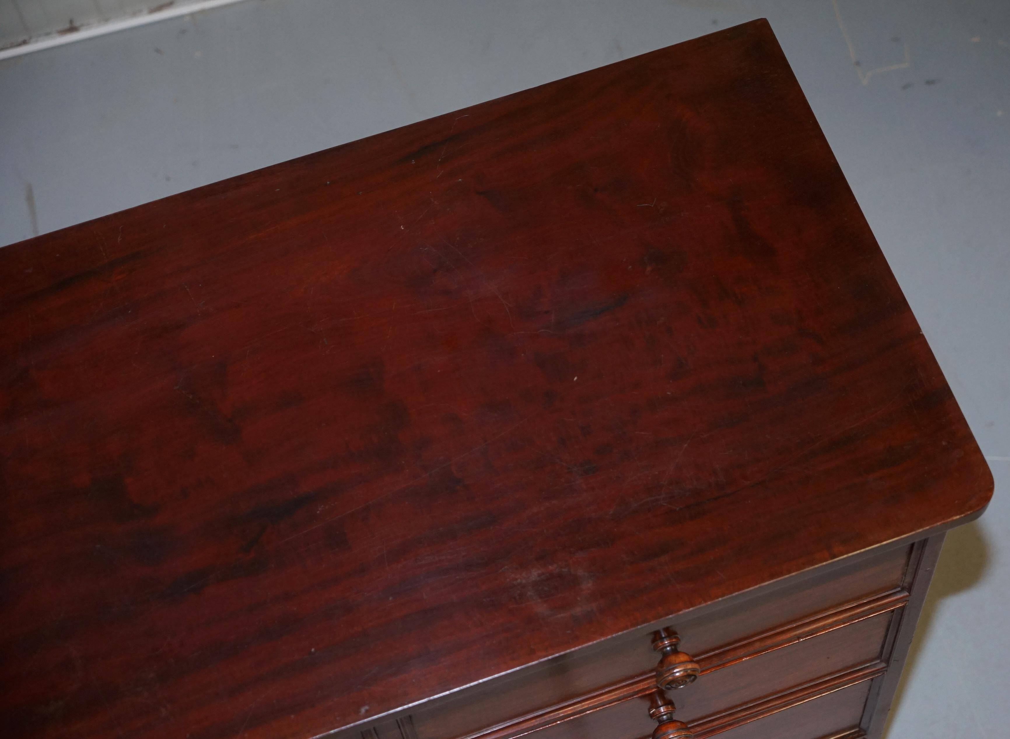 Commode circa 1760 Thomas Wilson in hardwood.