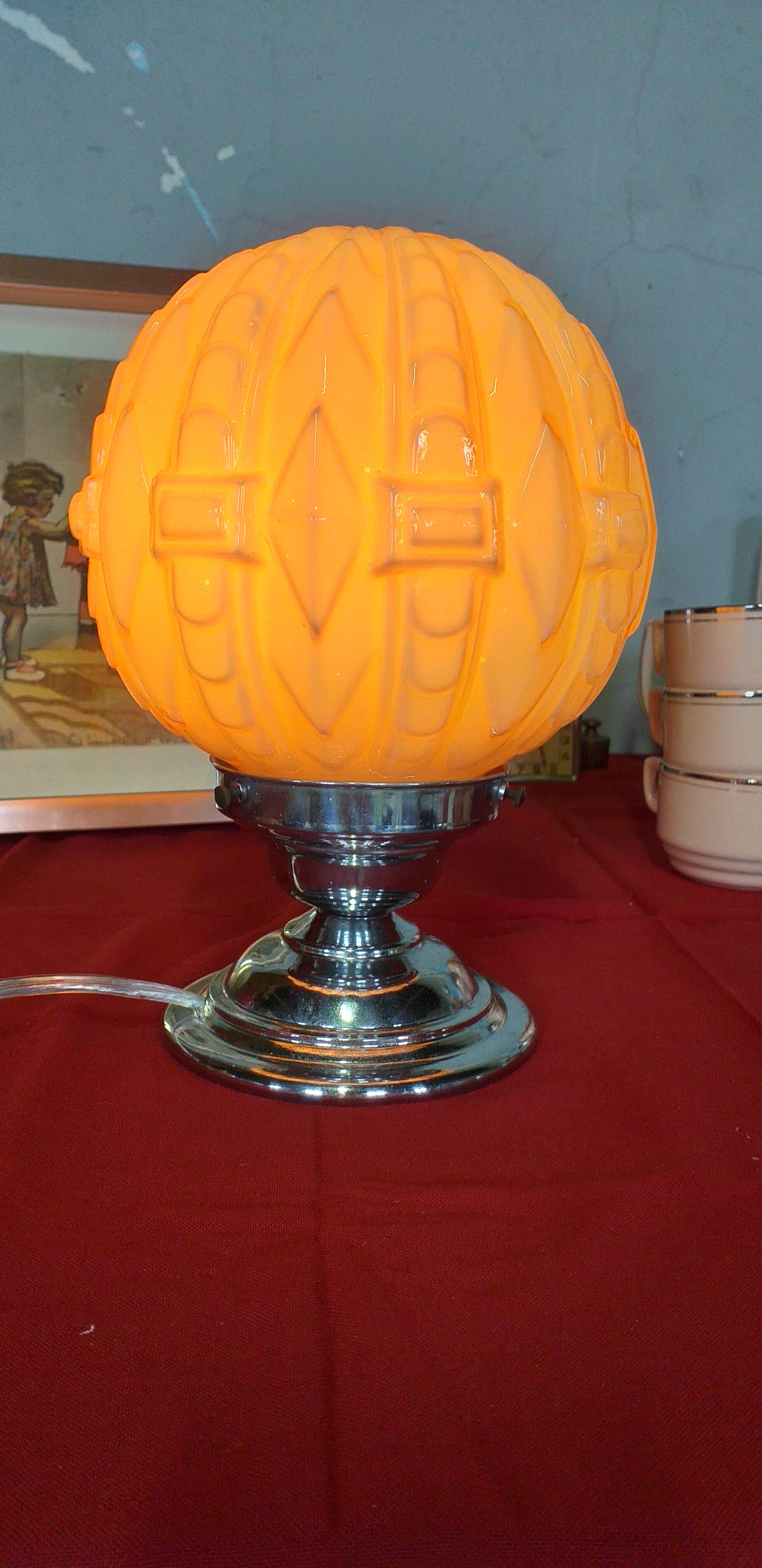 Pink globe laying lamp opaline