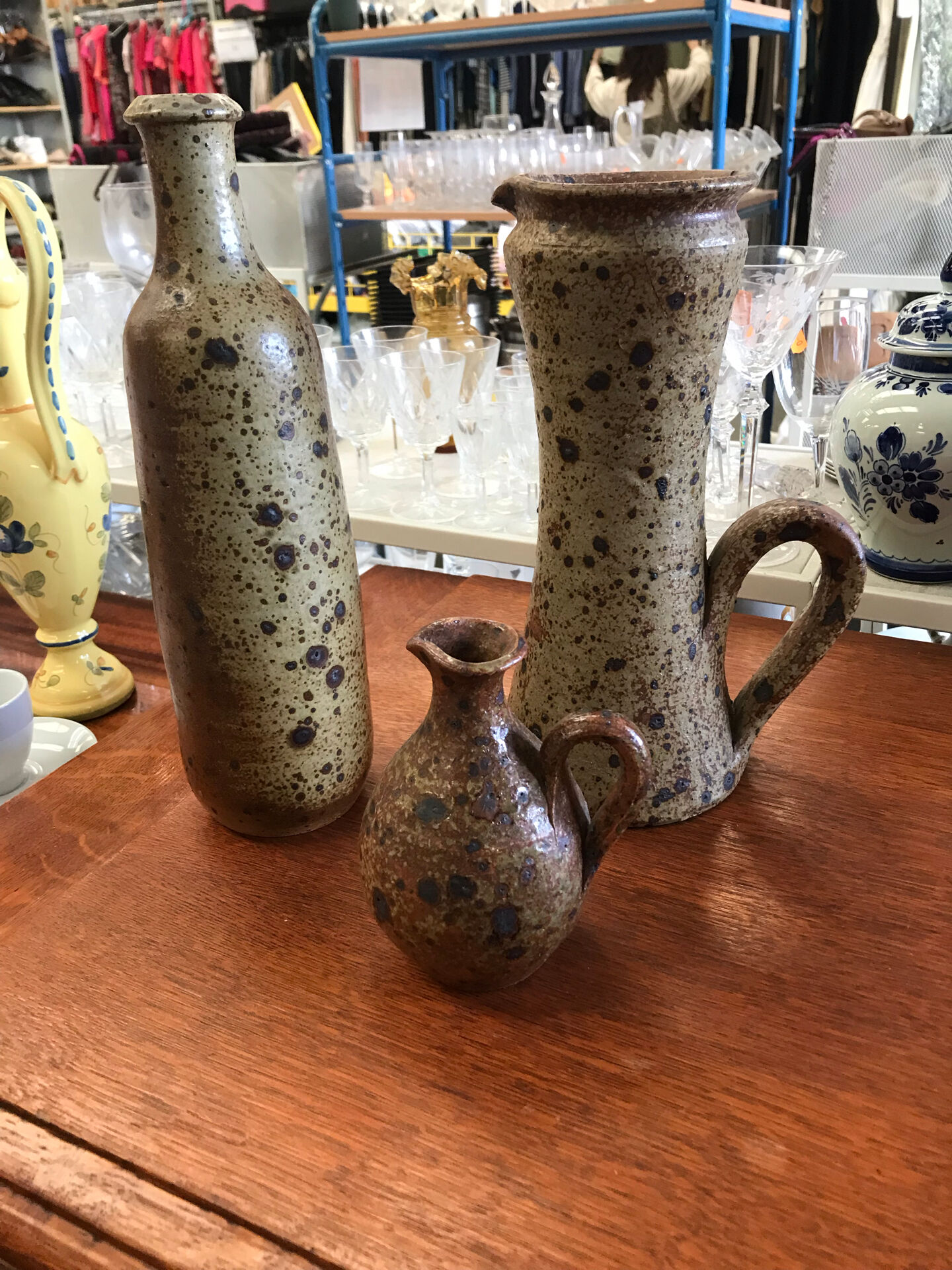 Lot de trois vases en grés pyrite