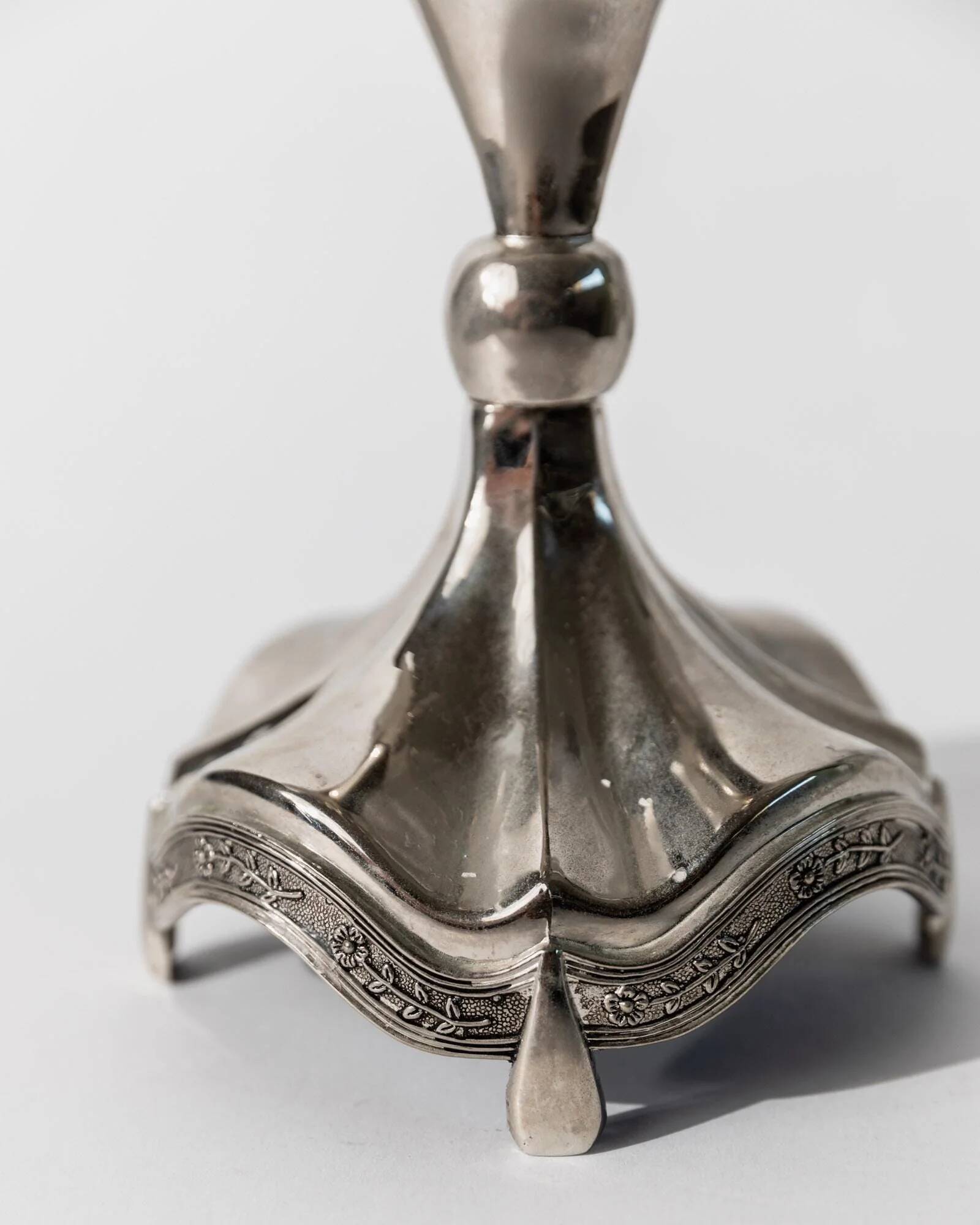 Vintage 1960s silver-plated menorah for Hanukkah, Mid-Century design with rotating Star of David, Judaica decoration, elegant gift idea.