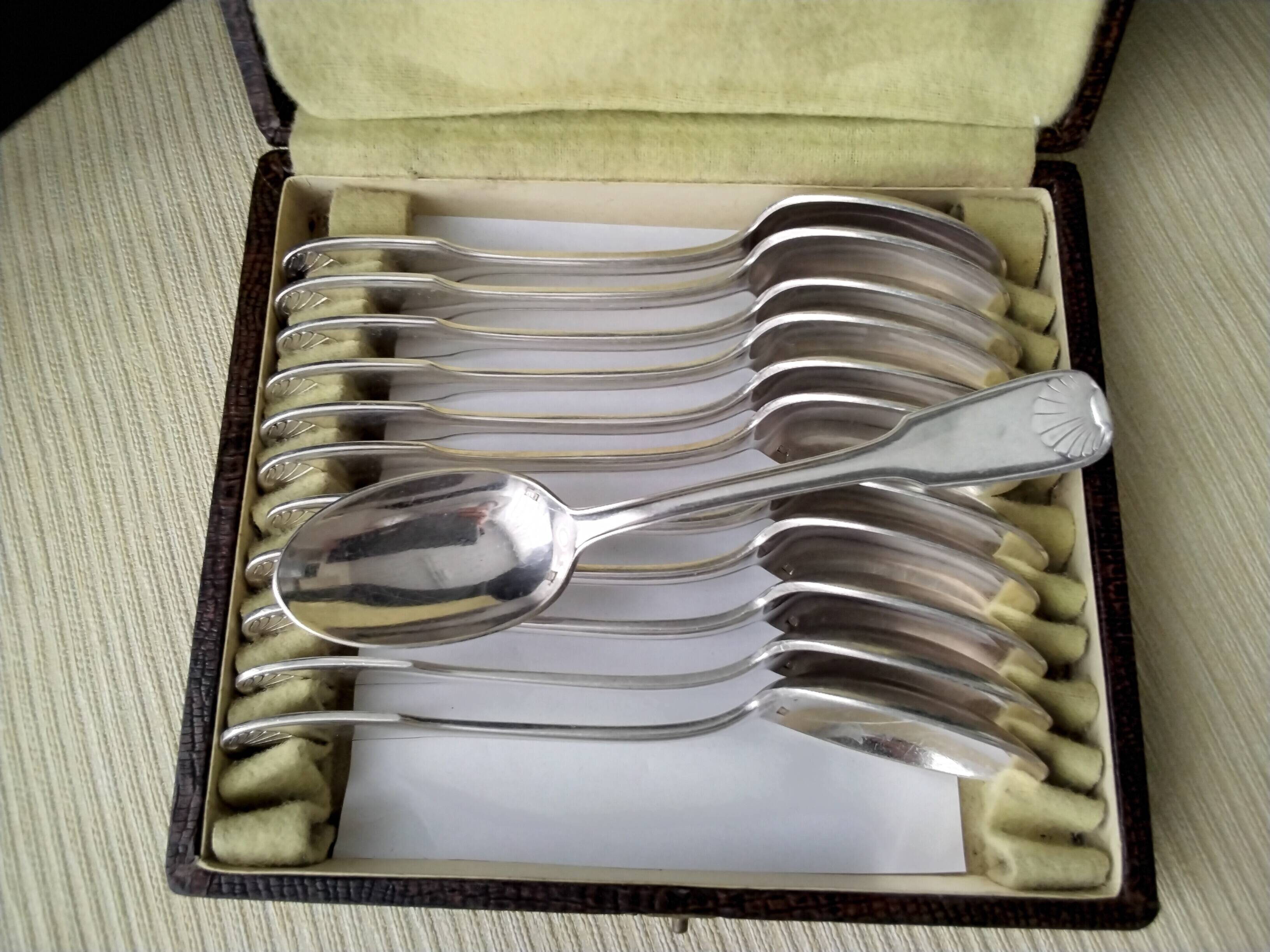 Box of 12 silver-plated teaspoons Shell model