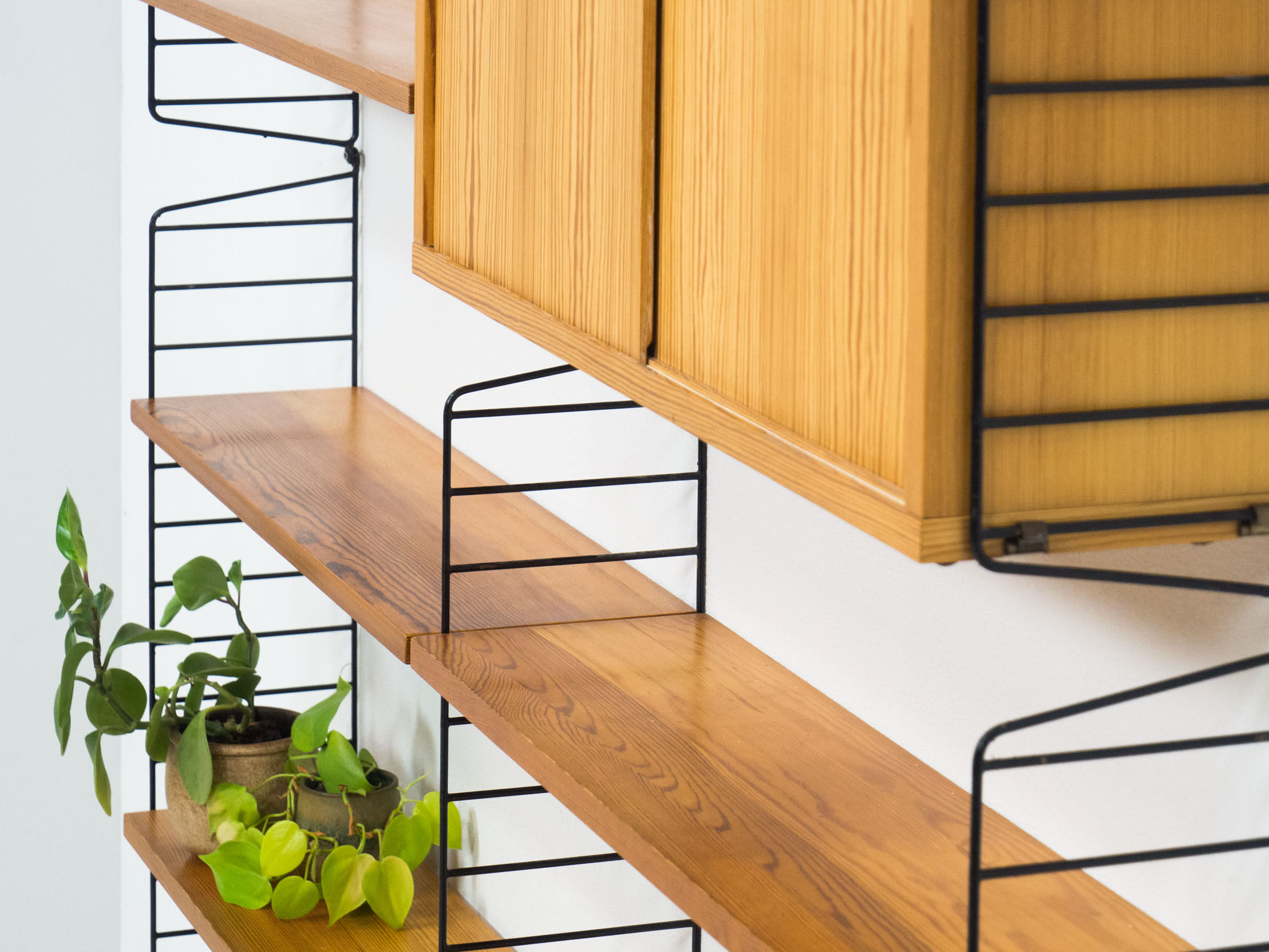 String Design AB pine wall unit by Nisse & Kajsa Strinning