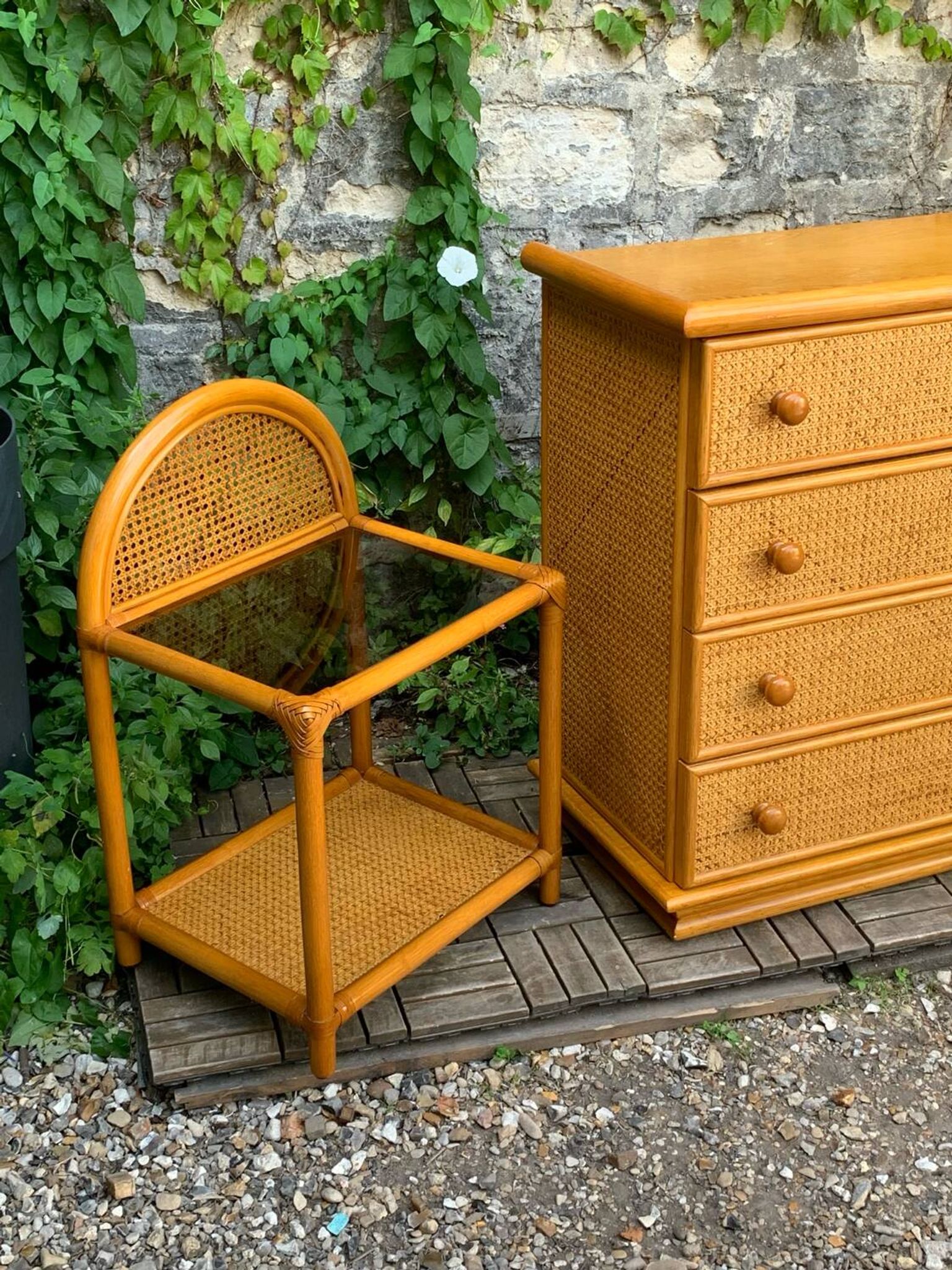 Dresser and its bedside table in rattan caning and vintage oak from the 1970s.
