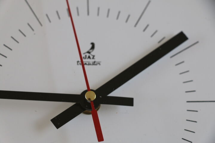 Horloge murale JAZ ronde acier 1960