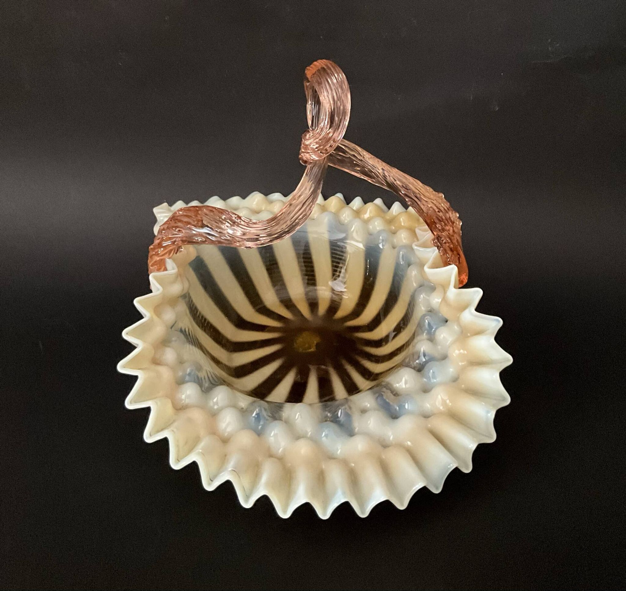 Corbeille Murano en verre soufflé opalin, Italie, années 1950-1960