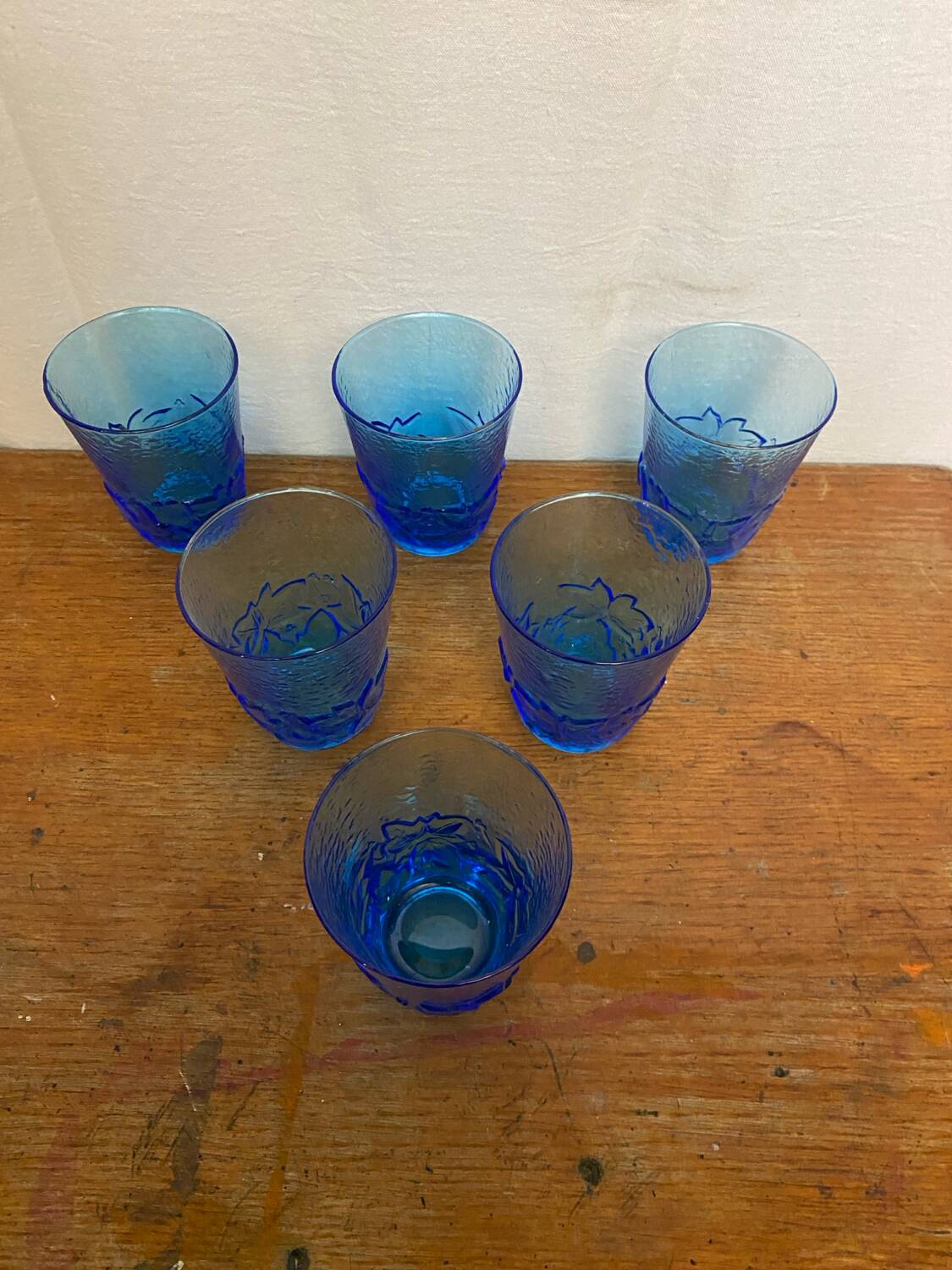Série de 6 verres à jus verre moulé bleu décor feuilles vintage