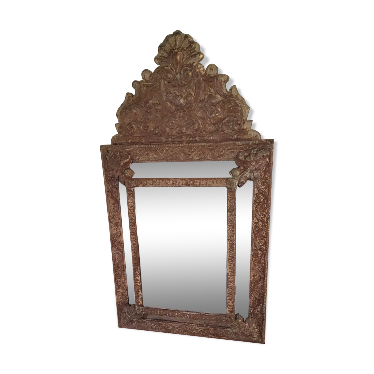 Mirror with parecloses