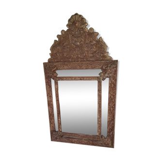 Mirror with parecloses