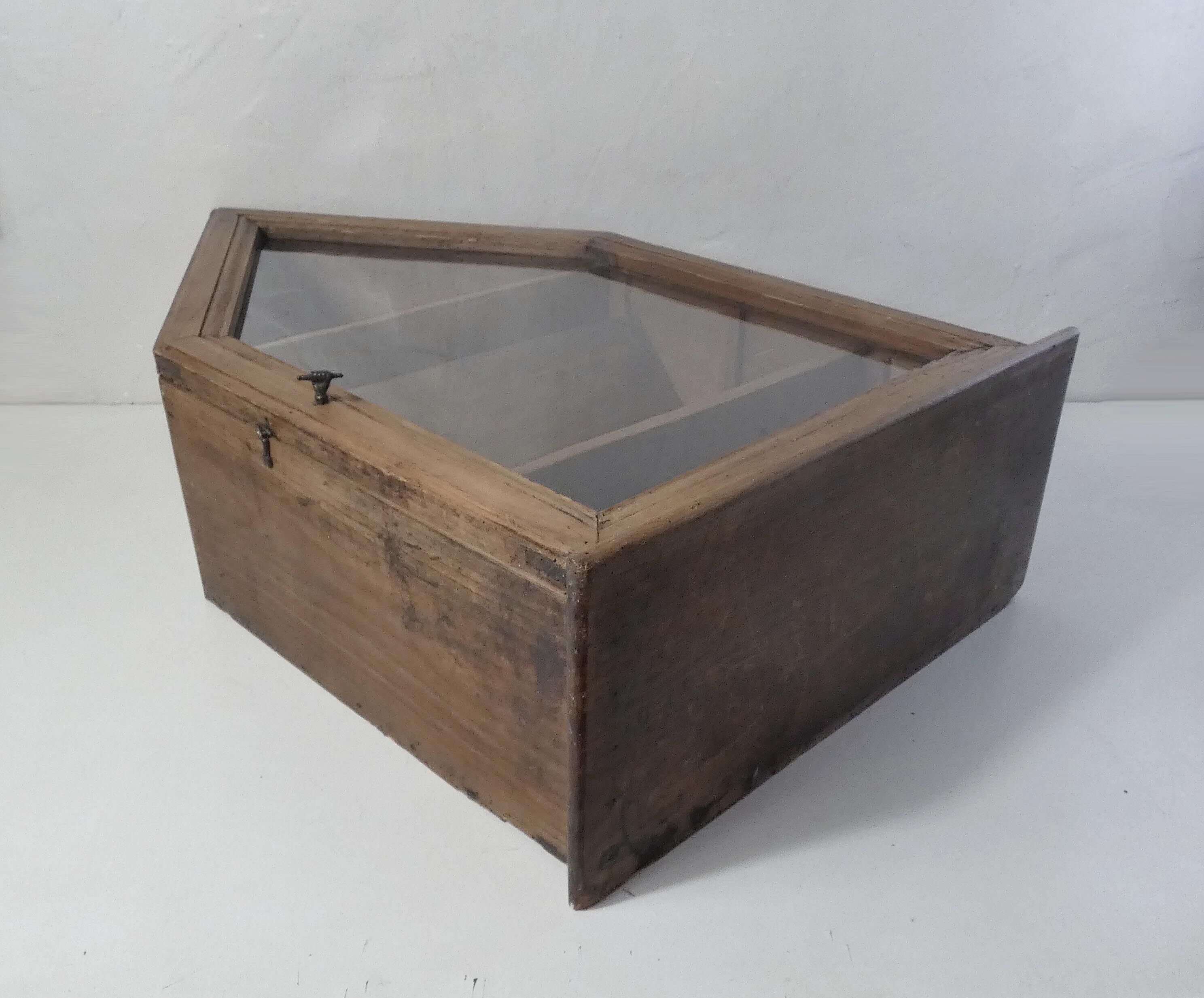 Old niche shelf with glazed statue