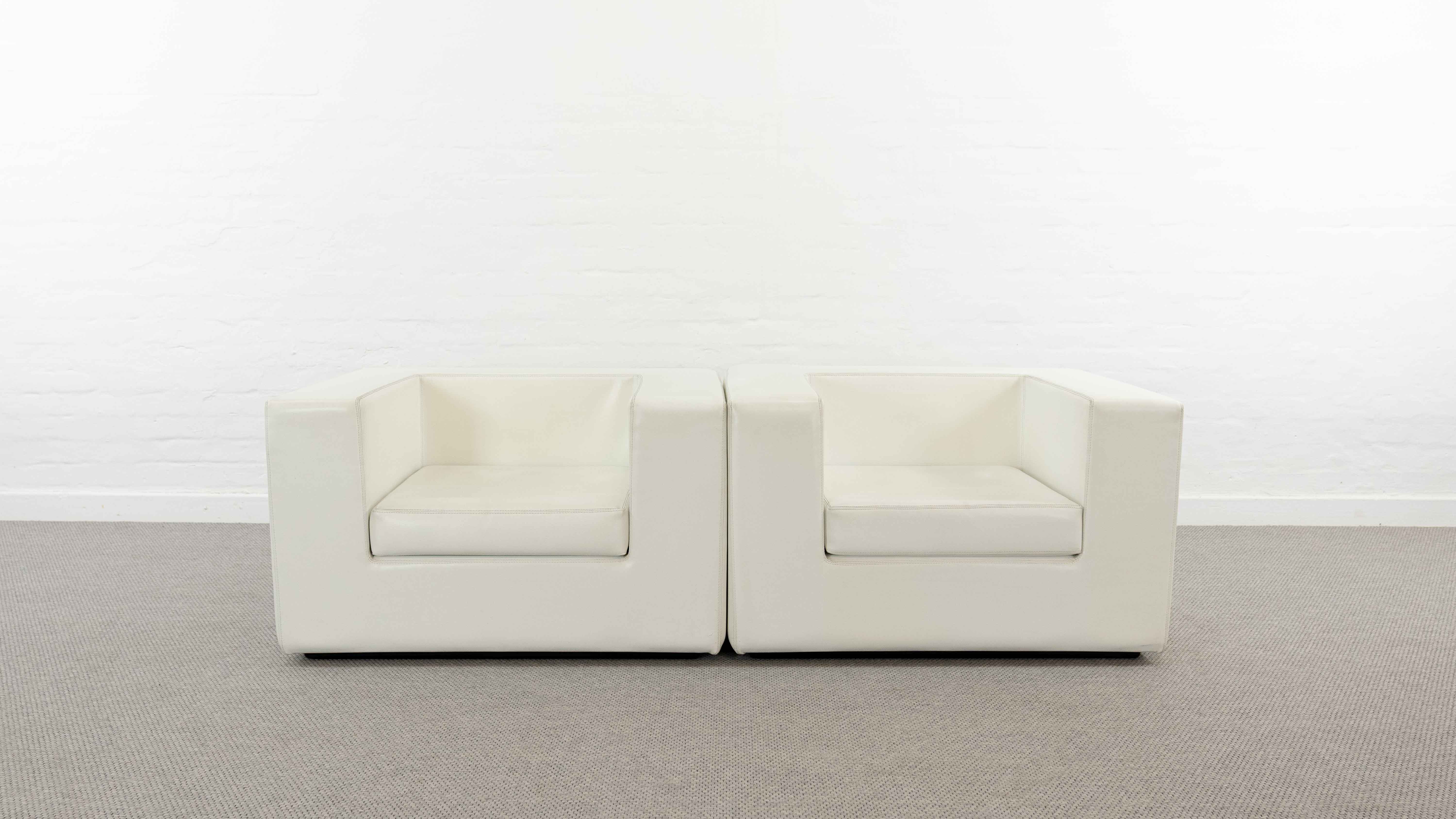 Pair of vintage Throw Away Armchairs by Willie Landels for Zanotta, white Vinyl