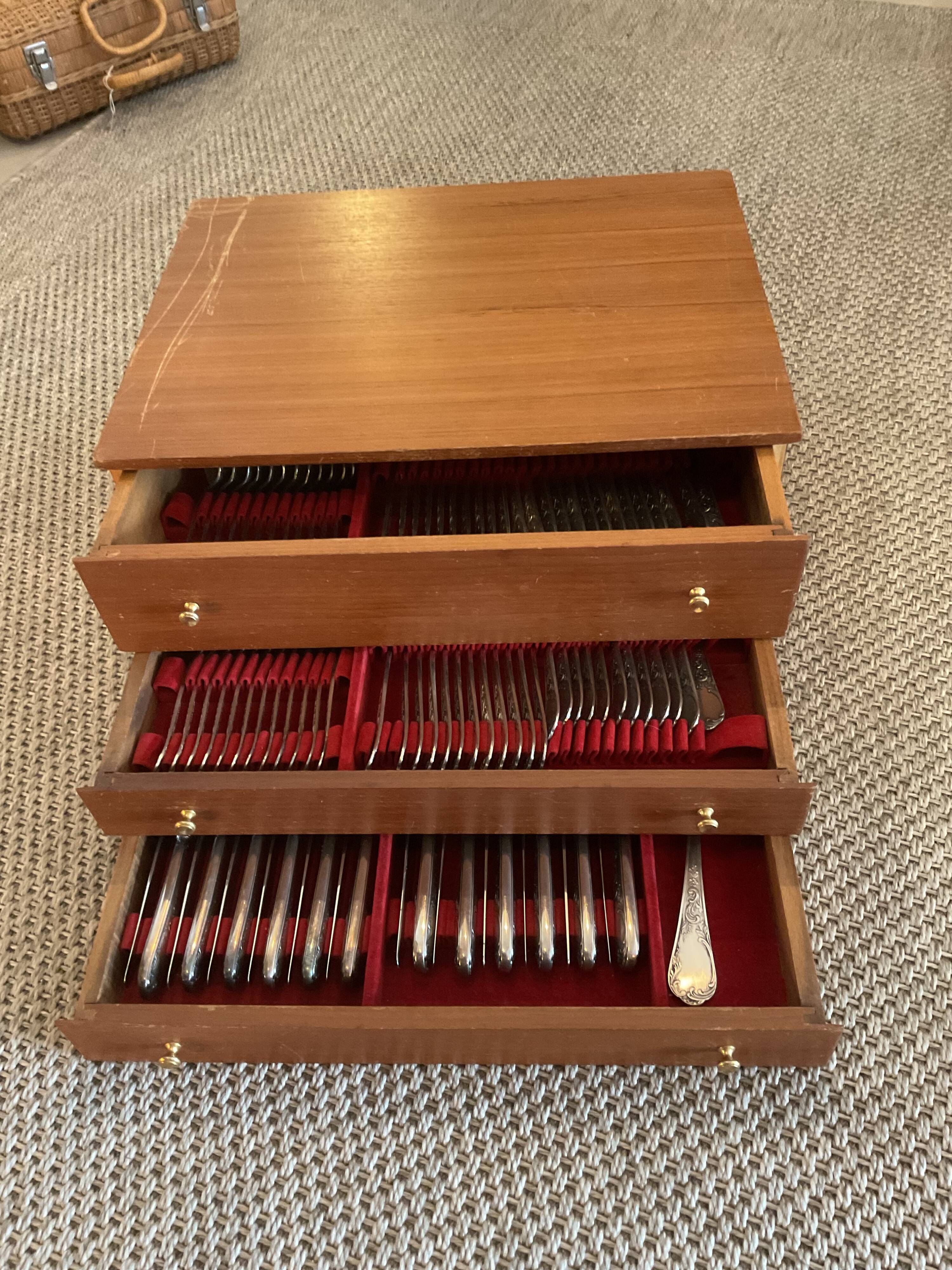 Household box 3 drawers. 101 pieces