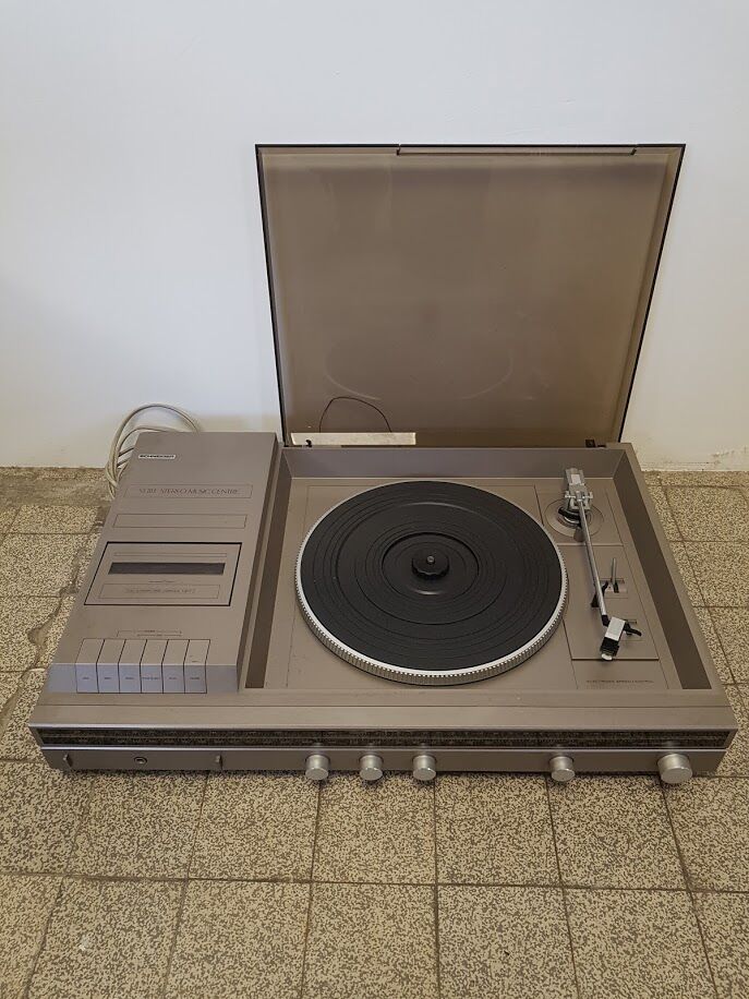 TOURNE-DISQUE de marque RADIOLA des années 1950