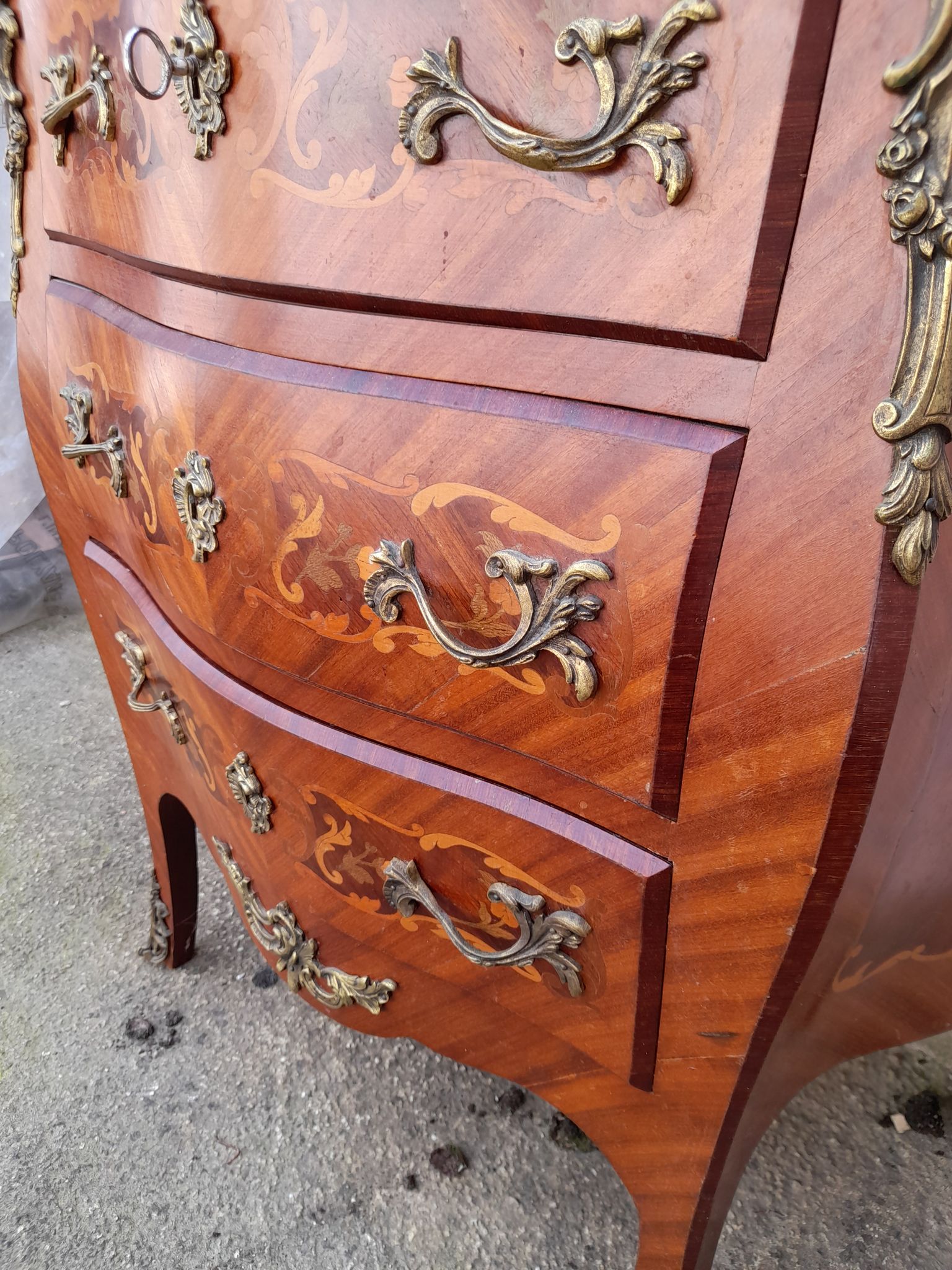Louis xv style chest of drawers in rosewood marquetry
