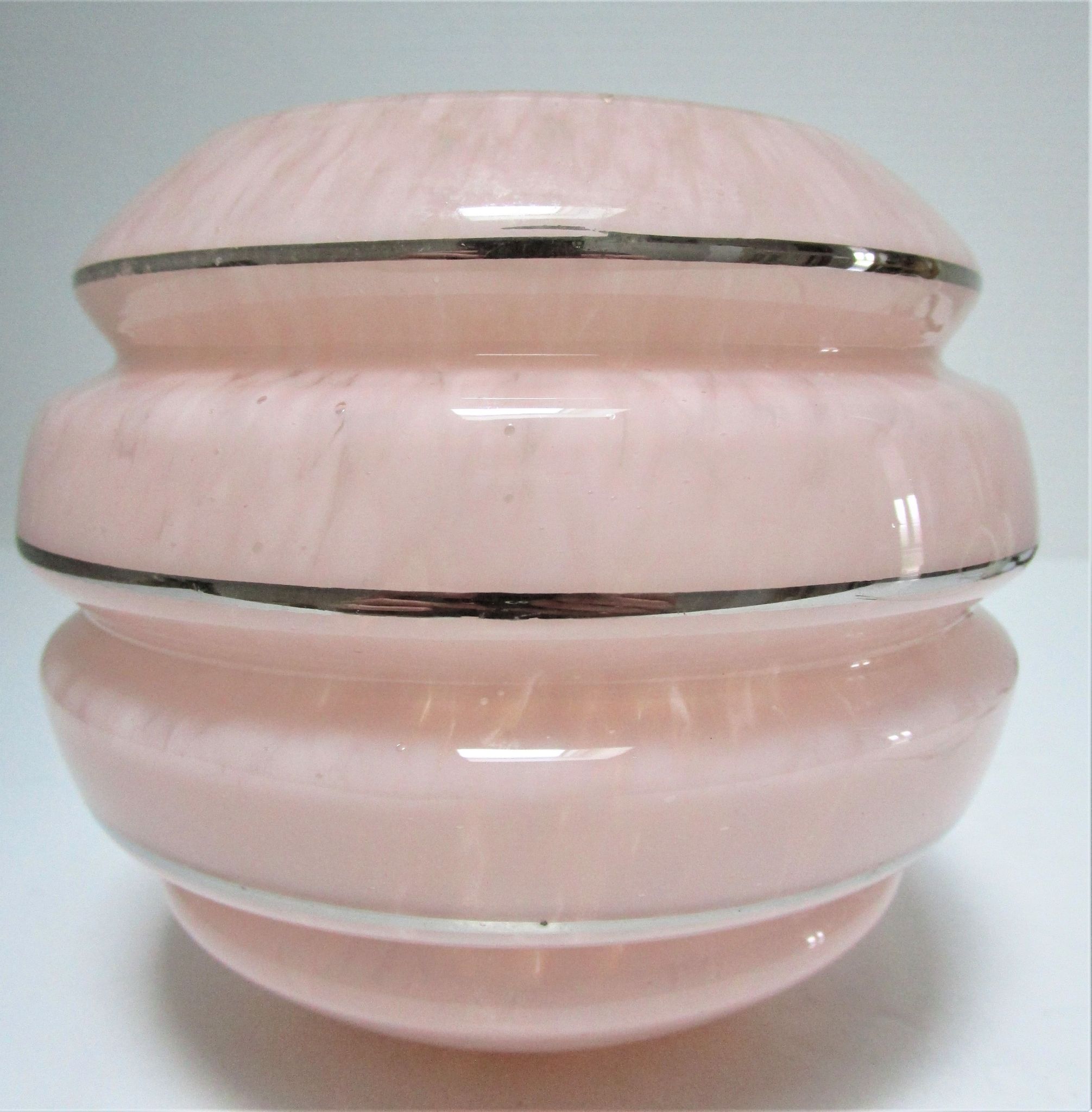 Porcelain porcelain patinated glass of Clichy pink Art Deco