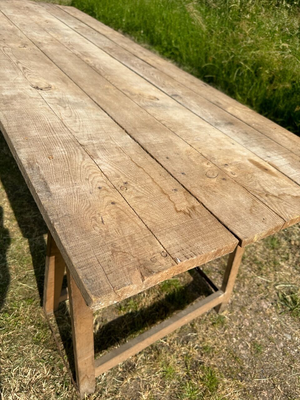 Table and trestles fir tray