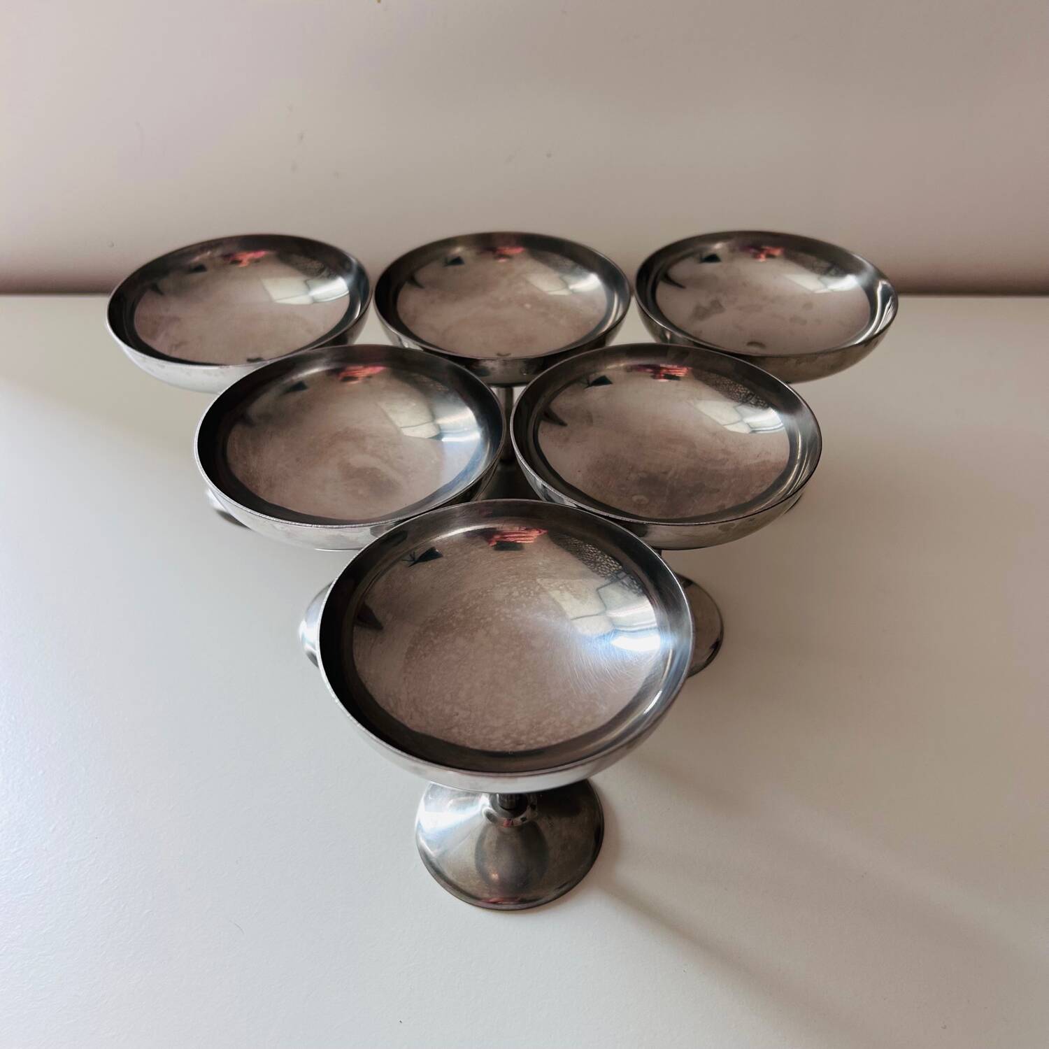 Service of 6 stainless steel cutlery sets.