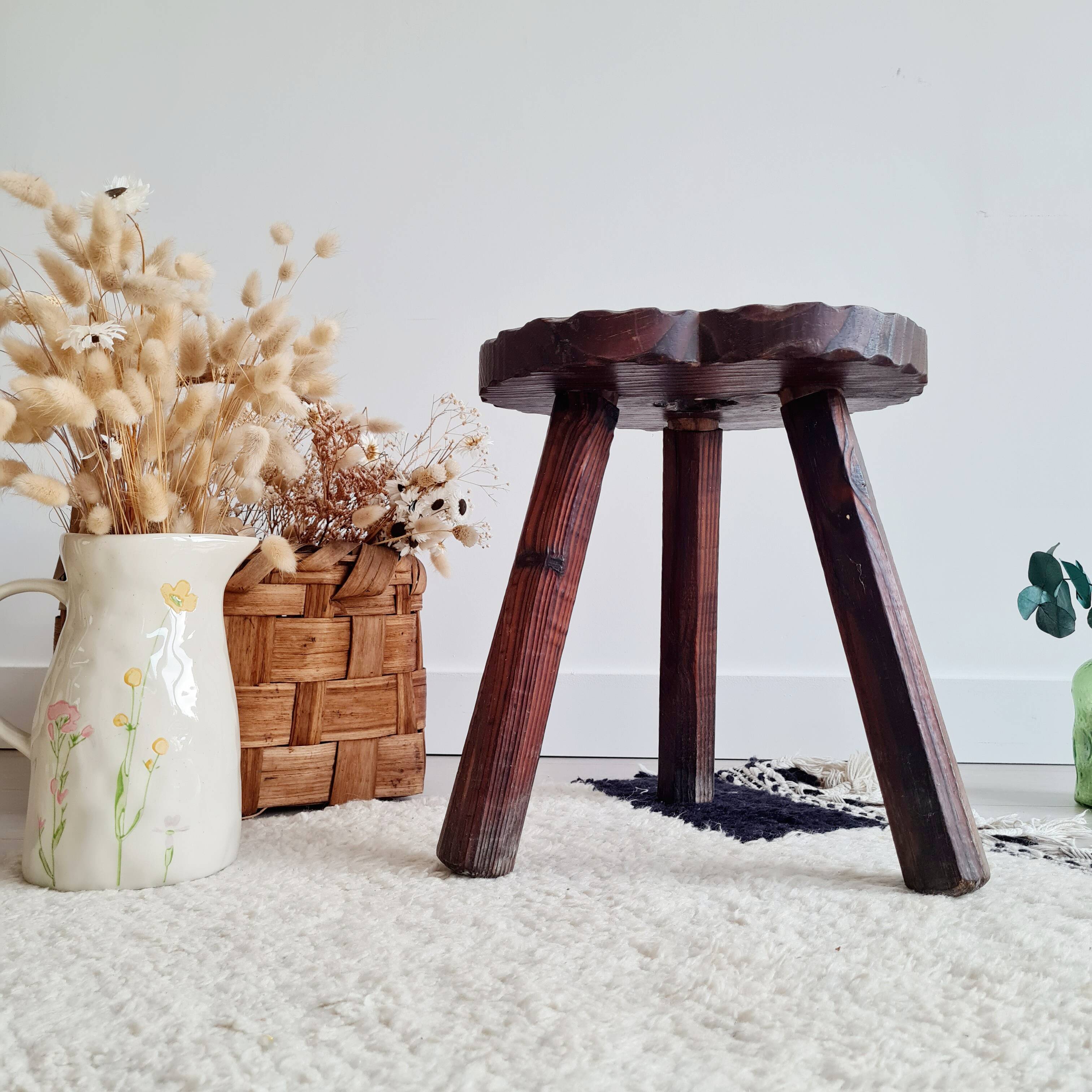 Tabouret tripode bois - look chalet brutaliste