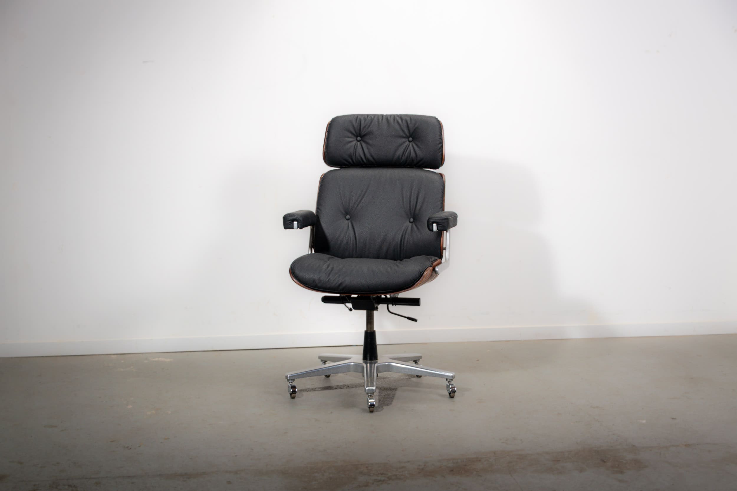 Pasal executive office chair, by Prof. Karl Dittert for Giroflex