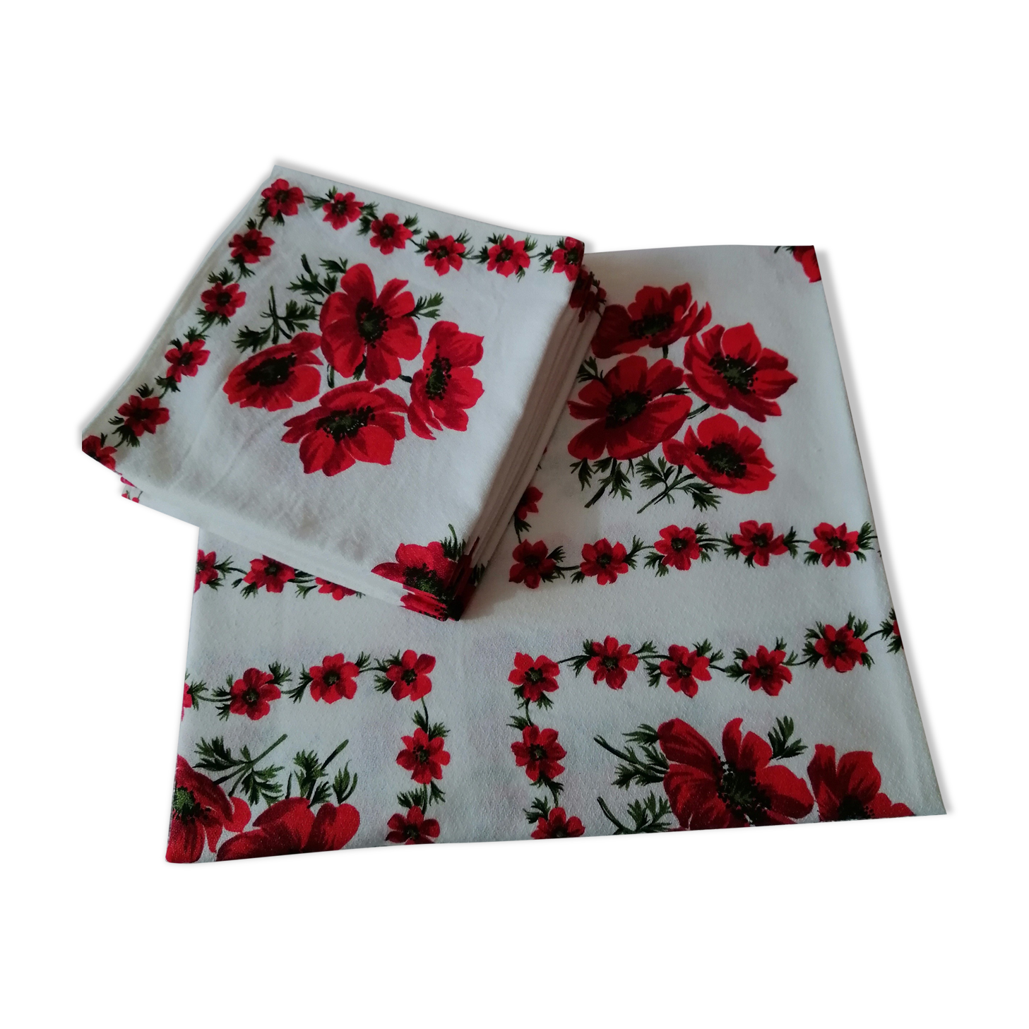 Tablecloth & vintage towels