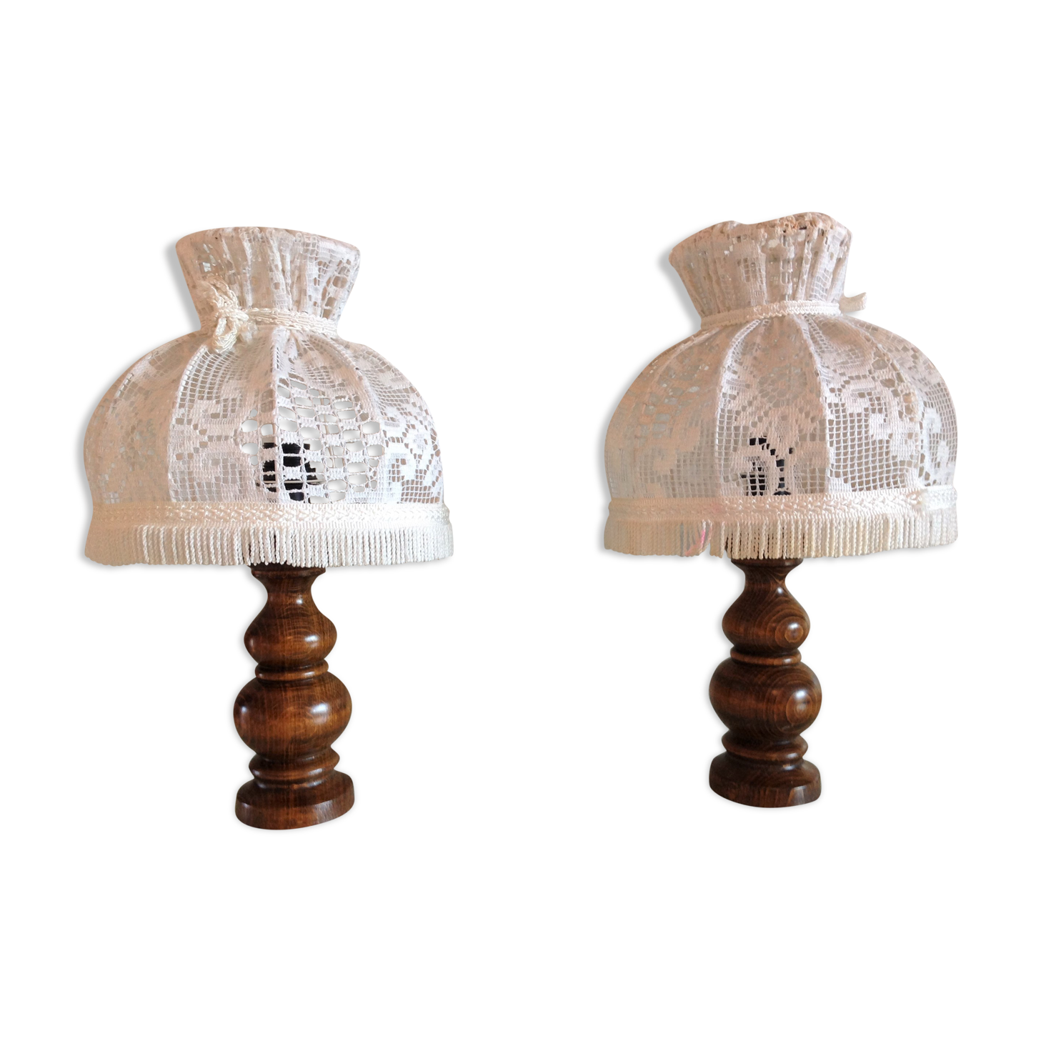 Pair of turned wooden bedside lamps and lace/vintage lampshade 60s-70s