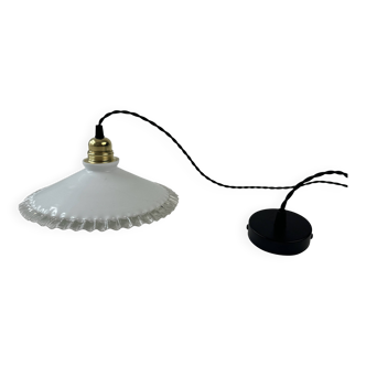 SUSPENSION ANCIENNE DENTELEE EN OPALINE VINTAGE 24,5 CM