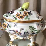 Soupière ou légumier en porcelaine peint a la maison le tallec paris france decor floral