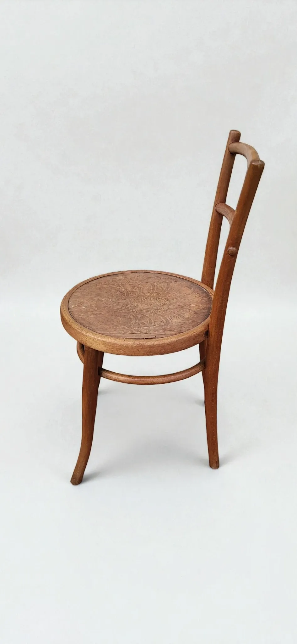 Chaise bistrot en bois courbé – Ungvár