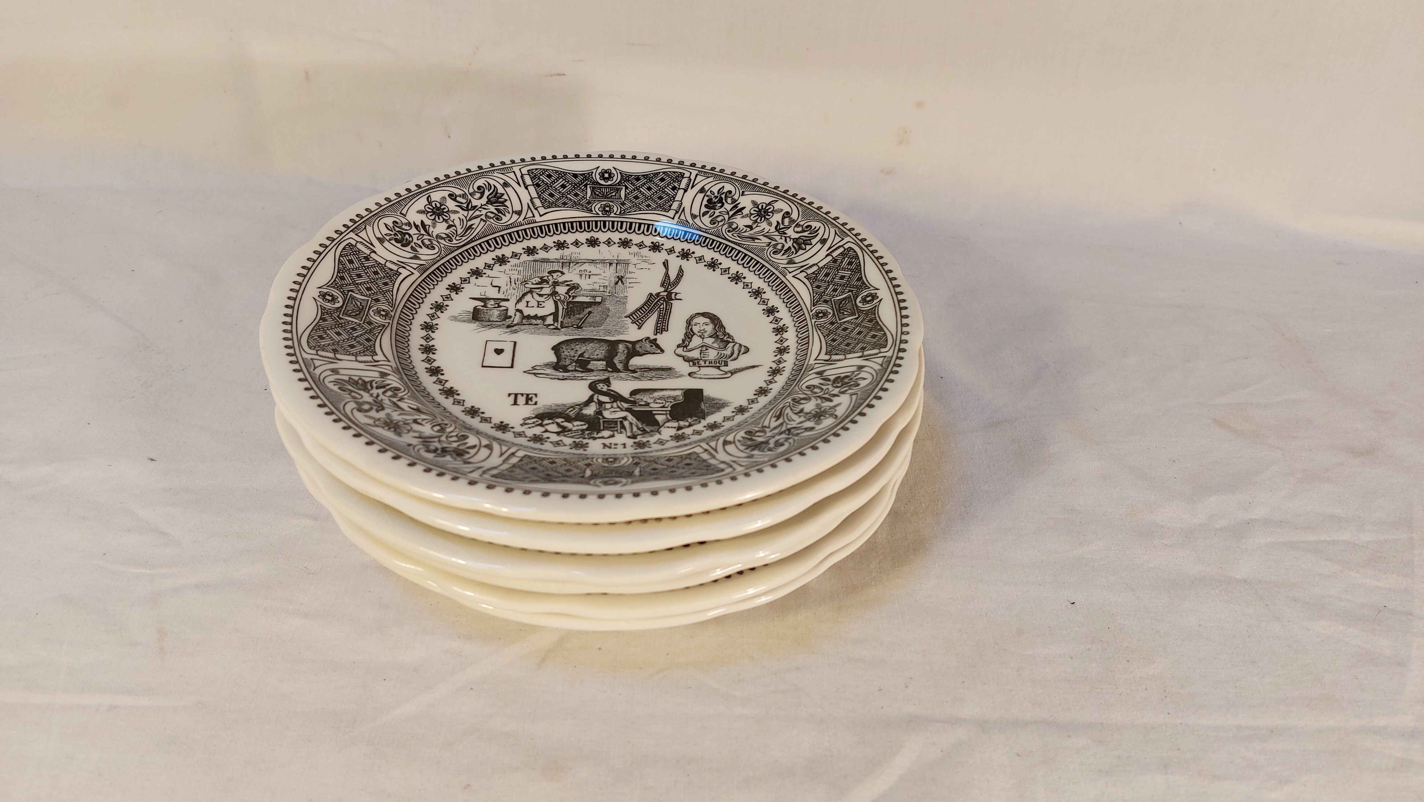 Series of 6 Gien earthenware dessert plates Rébus models