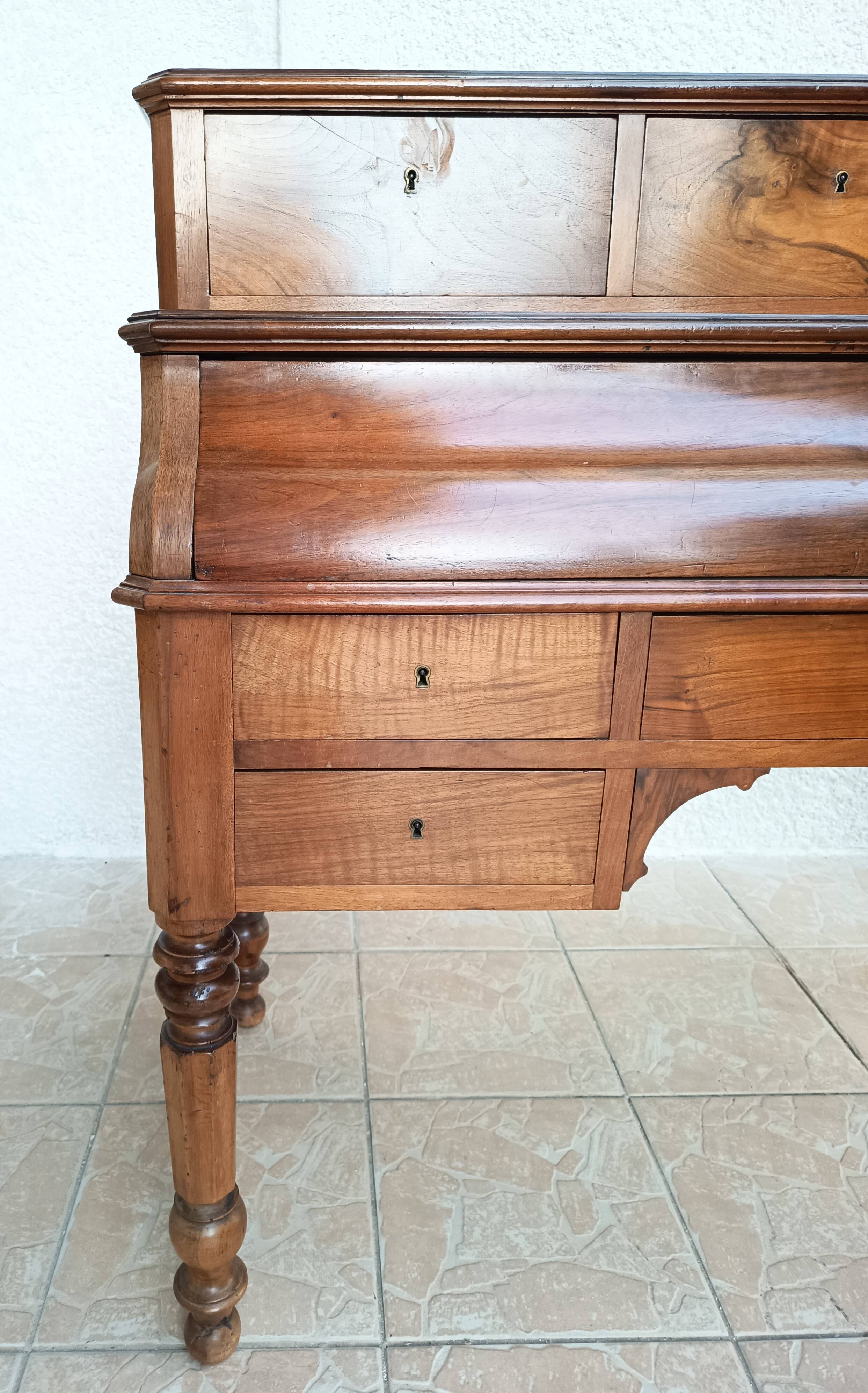 Bureau à cylindre Louis Philippe en noyer époque 19ème