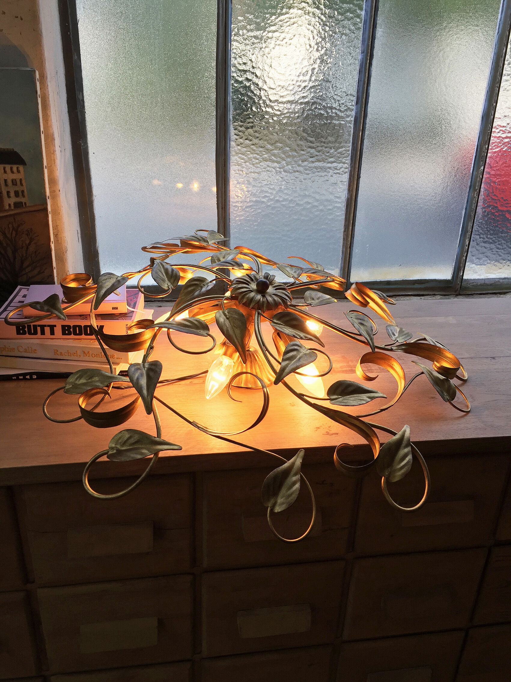 Flowery gold metal wall lamp