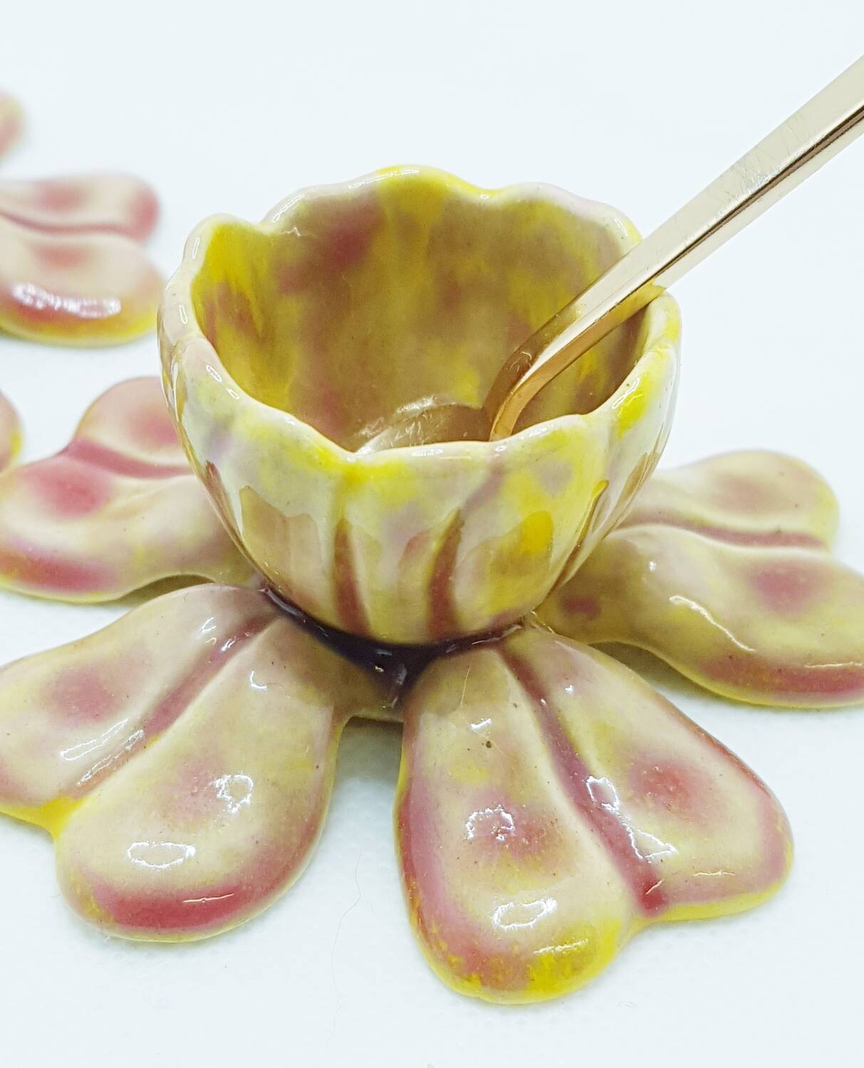 Salières fleurs en métal émaillé