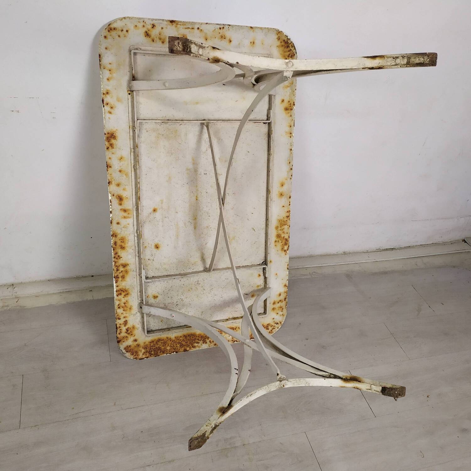 Table de jardin métal blanc