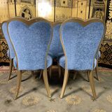 5 chaises velours bleu motifs cœurs