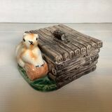 Zoomorphic squirrel box empty pocket