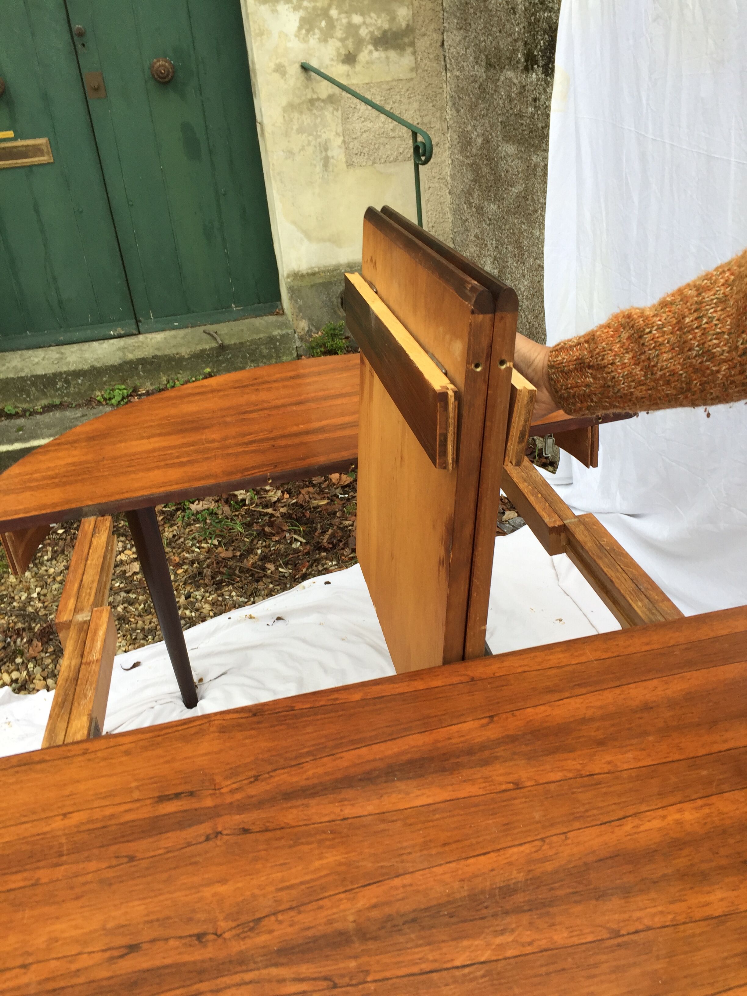 Scandinavian round table with extension