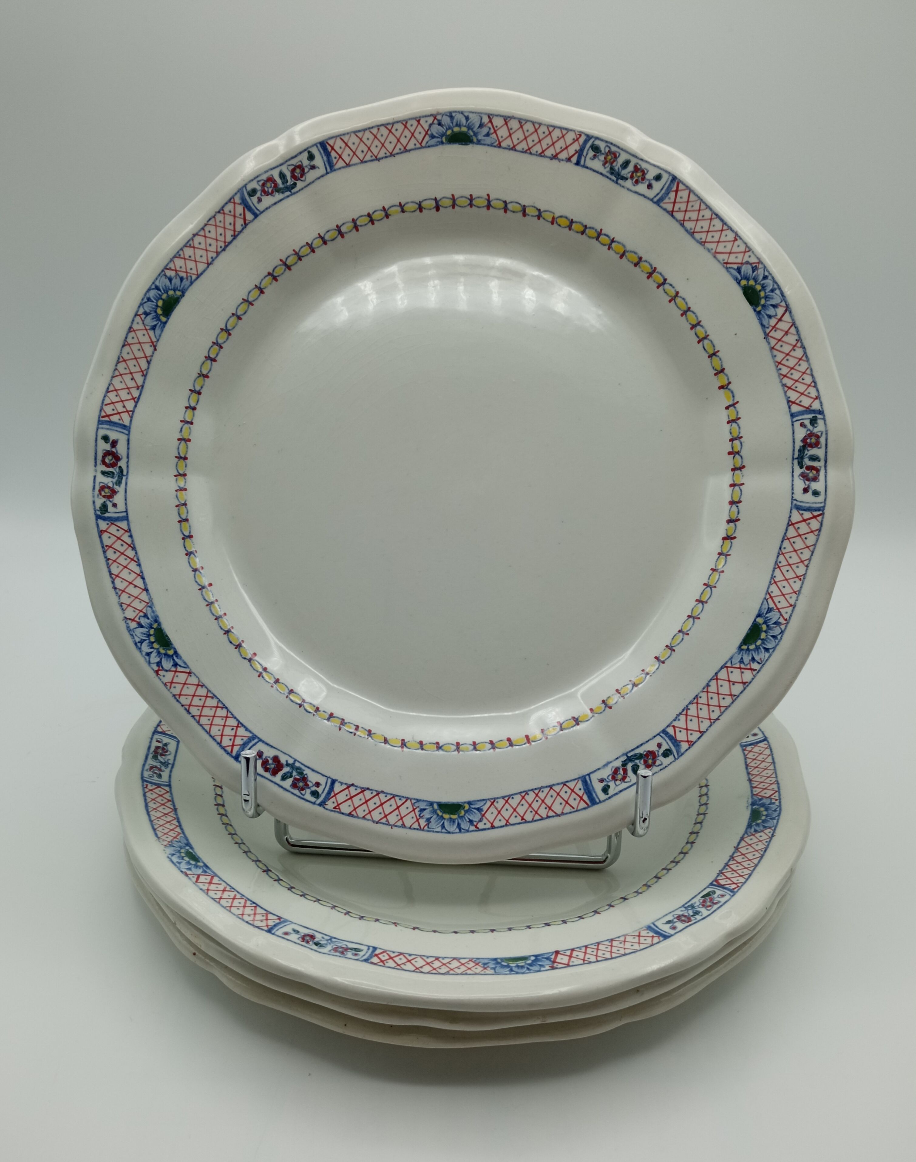 Plates in Gien earthenware