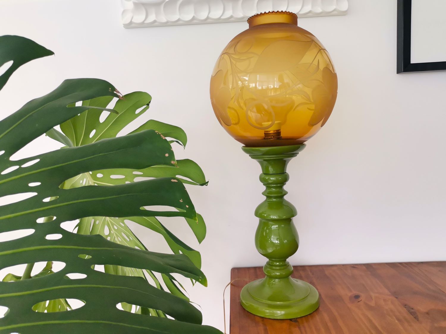 Mid-century italian yellow & green wood and glass table lamp
