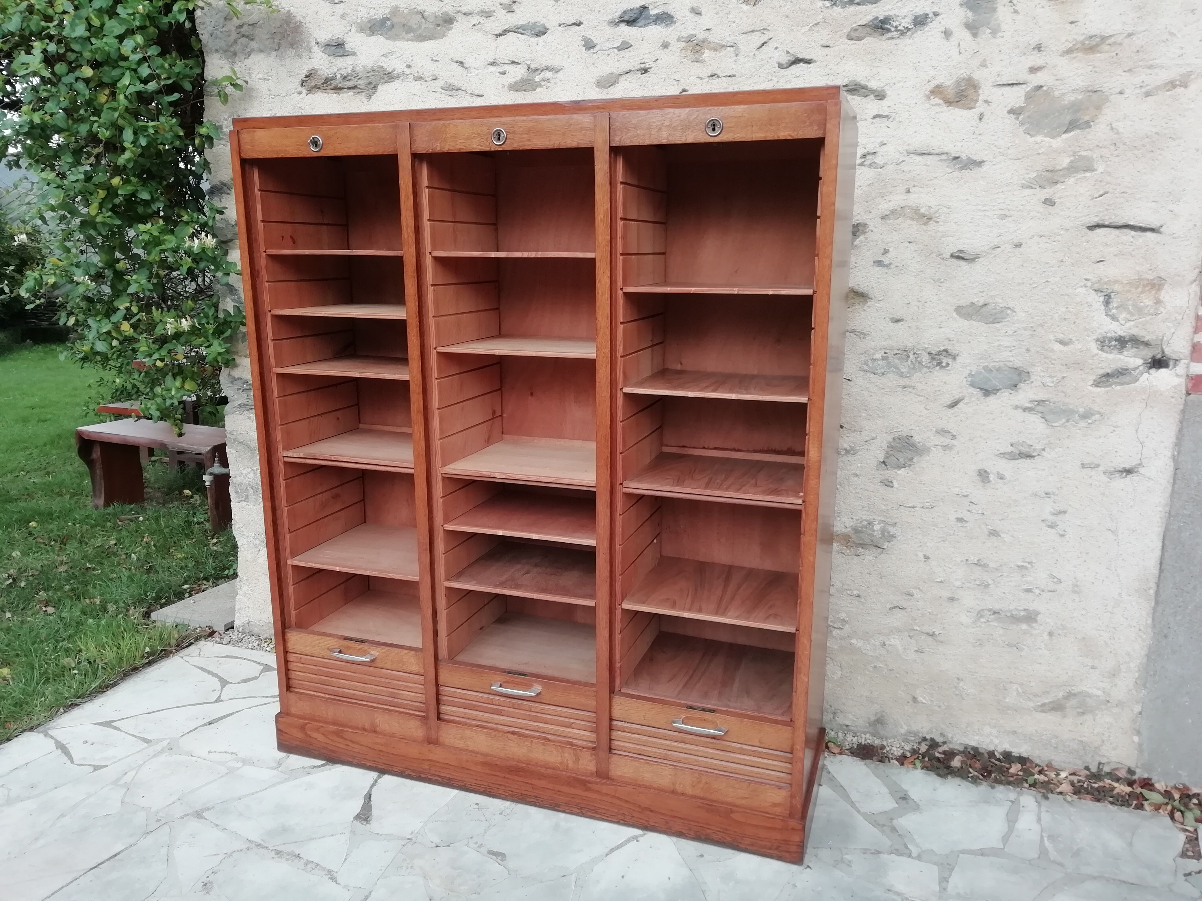 Triple oak curtain binder