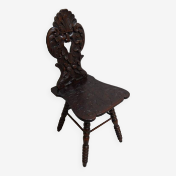 Chaise d'entrée sculptée ancienne