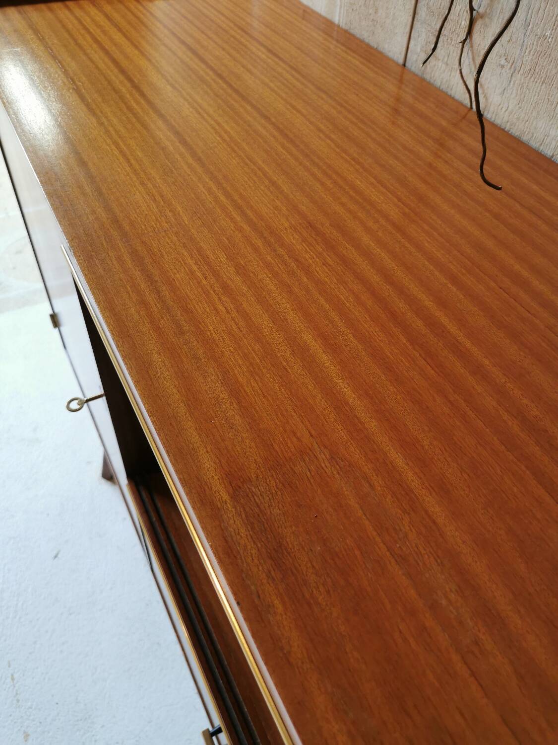 Compass feet sideboard