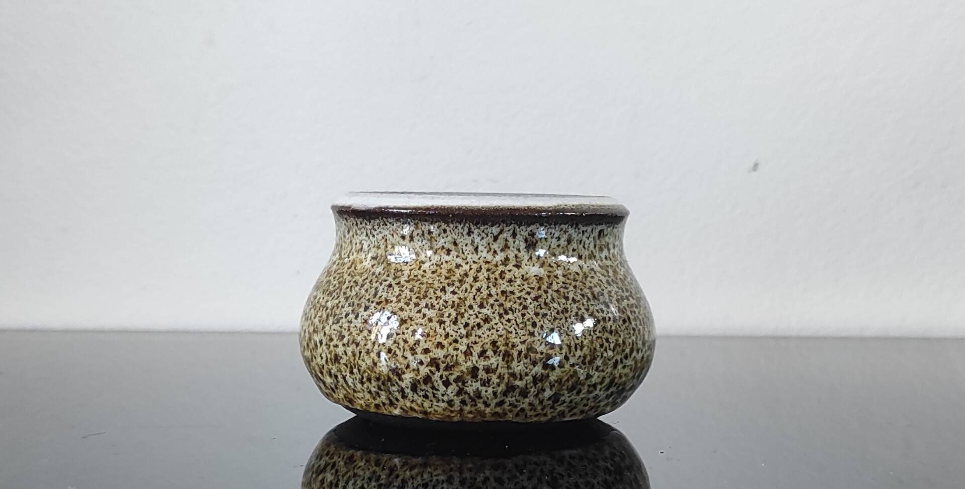 Petit pot vintage en grès émaillé scandinave